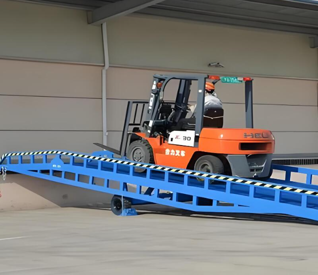 福泉移动式卸货平台（叉车用）